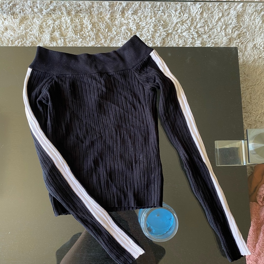 Offshoulder sweater